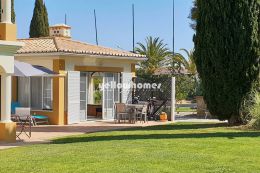 2+1 bedroom bungalow on Golf Resort near Carvoeiro
